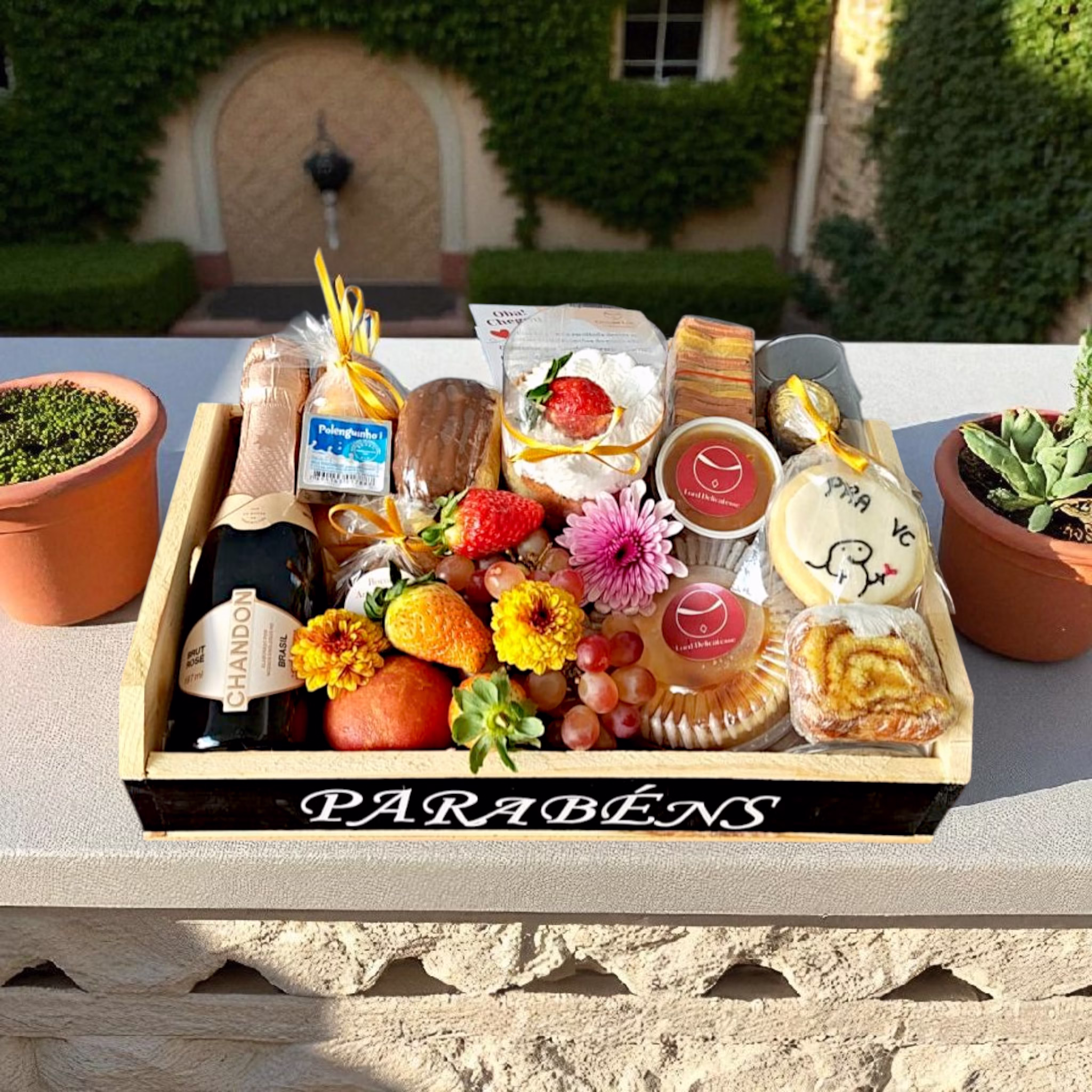 Cesta de Presente Baby Chandon com Naked Cake