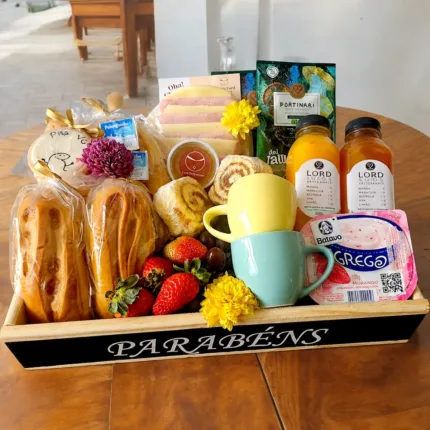 Cesta de café da manhã de aniversário para duas pessoas